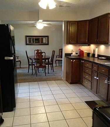 3rd image of 3726 Oxford Dr
