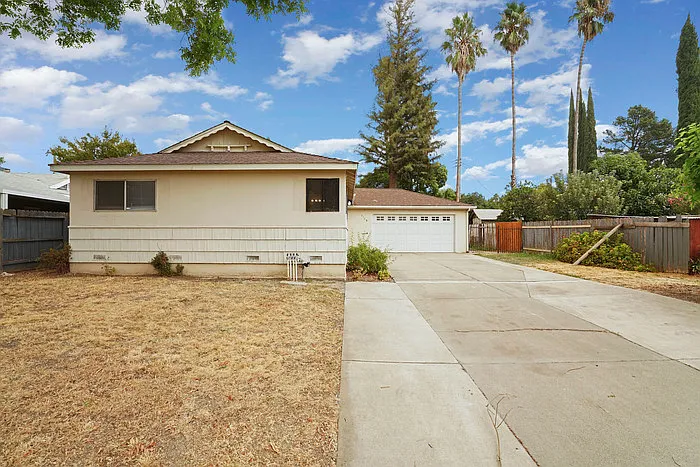 2109 Monifieth Way — Photo 2