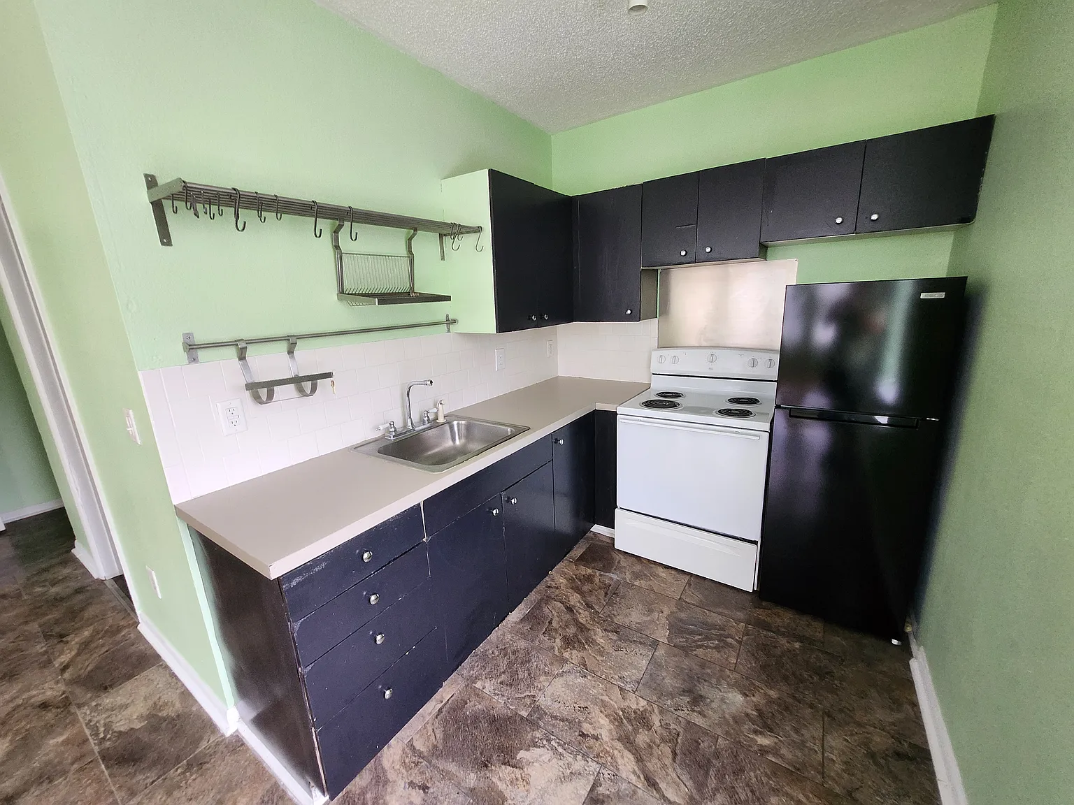 36 Pine St — Photo 1