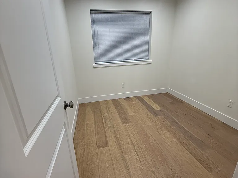 1372 Davis St — Photo 9