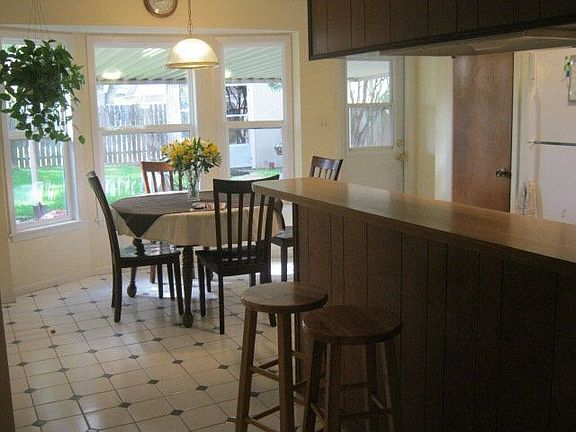 3rd image of 209 Kensington Dr