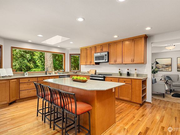 4th image of 17121 205th Avenue NE