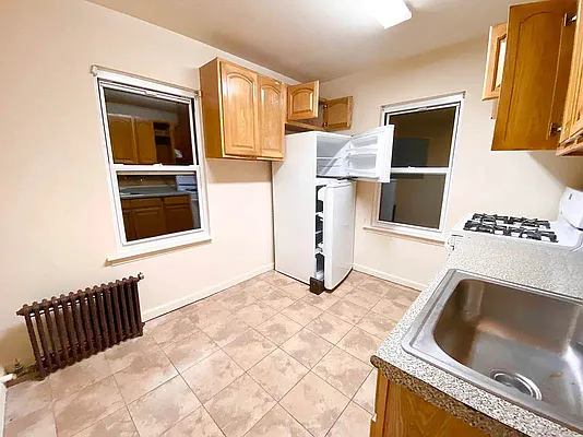 Rented by Amorelli Realty | media 7