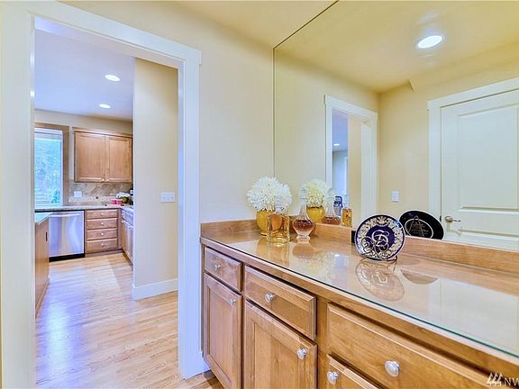 5th image of 10930 237th Ave NE