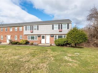 15 Old Farms Ln UNIT 15, New Milford, CT 06776