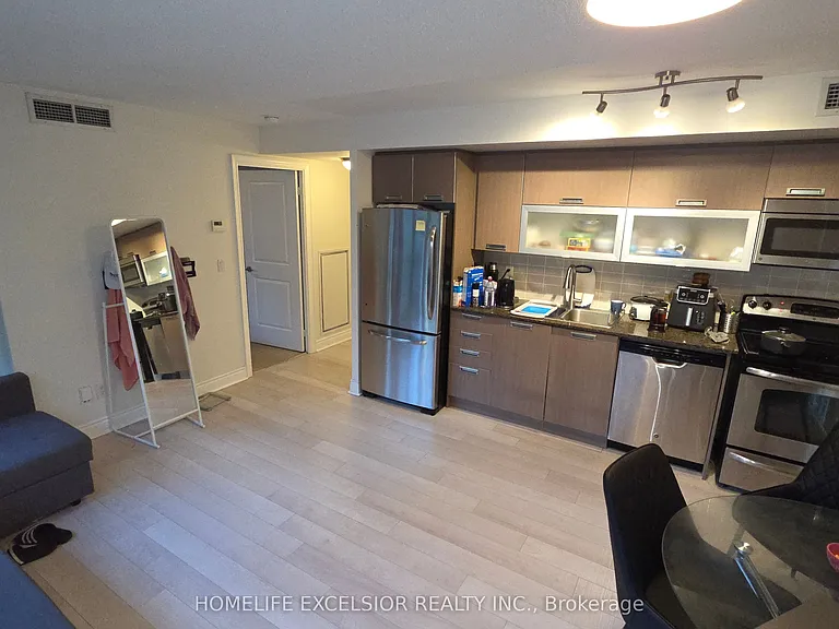 28 Ted Rogers Way #411 — Photo 9