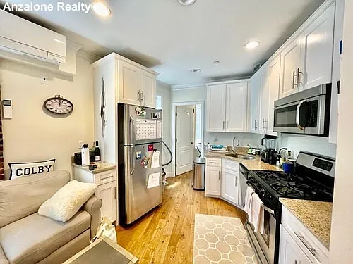 22 Moon St Photo 1