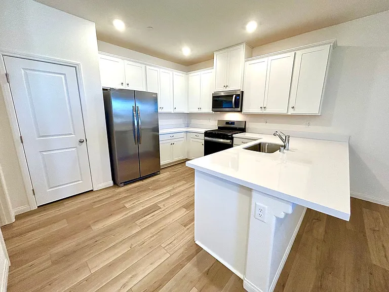 12480 Kings Creek Pl — Photo 7