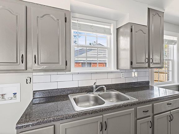 5th image of 4405 Aloha Ave