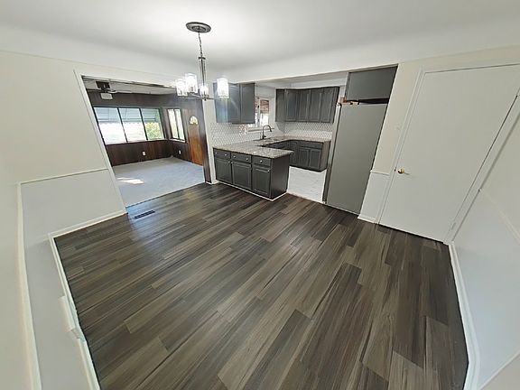 3rd image of 27419 La Rose Dr