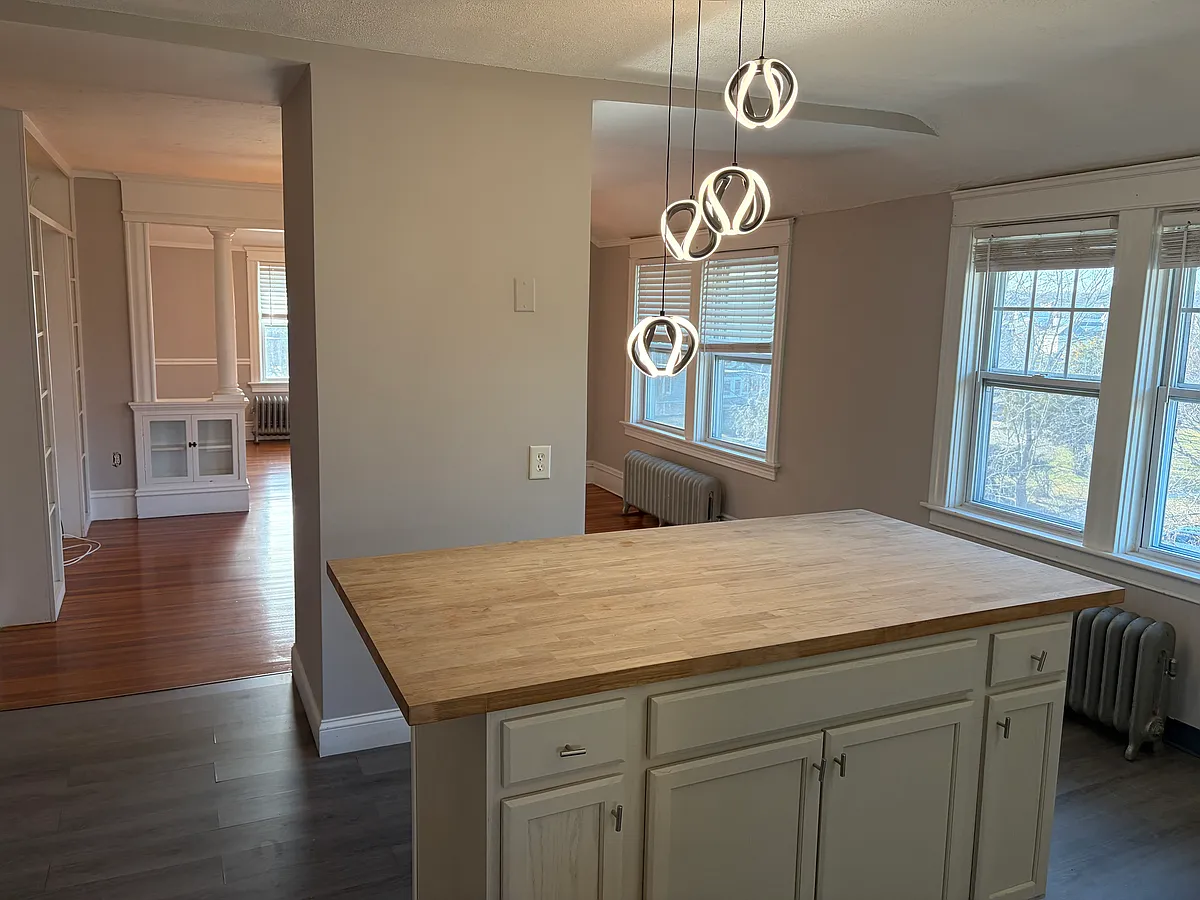 Building Photo - 162 Elm St #3
