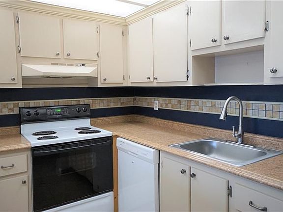 5th image of 323 Brittany Ave #G