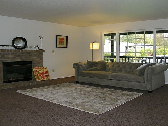3rd image of 9926 2nd Avenue Ct E