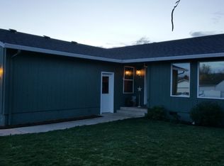 216 Adams Loop, Roseburg, OR 97471