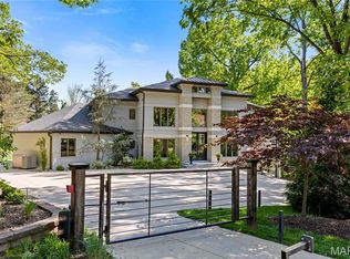 12826 Topping Manor Dr, Saint Louis, MO 63131