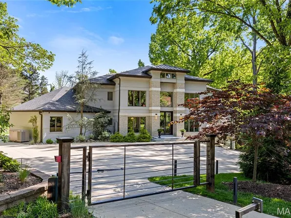 12826 Topping Manor Dr, Saint Louis, MO 63131