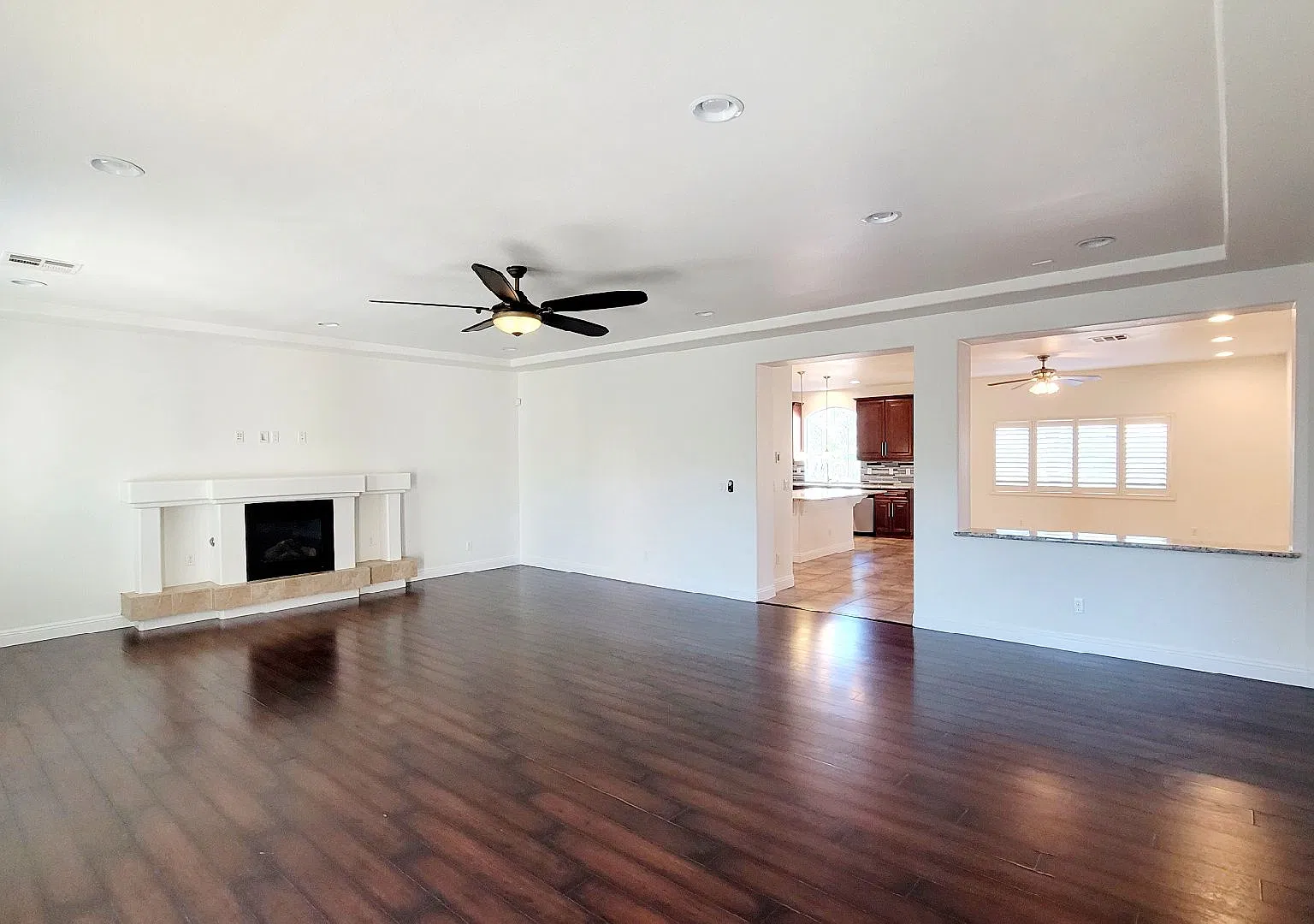 6452 Jade Mountain - 5 bedrooms , 3.5 bathrooms, 4148 SQFT — Photo 2