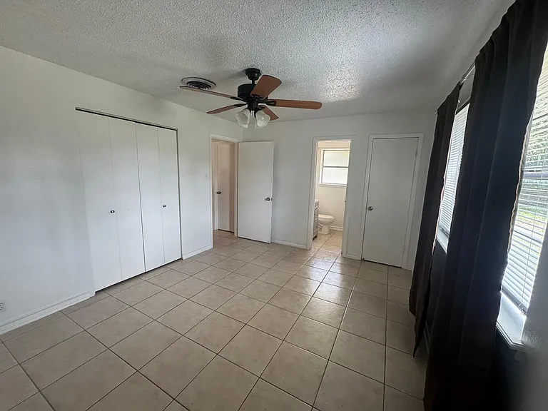 304 Richmond Ct — Photo 7