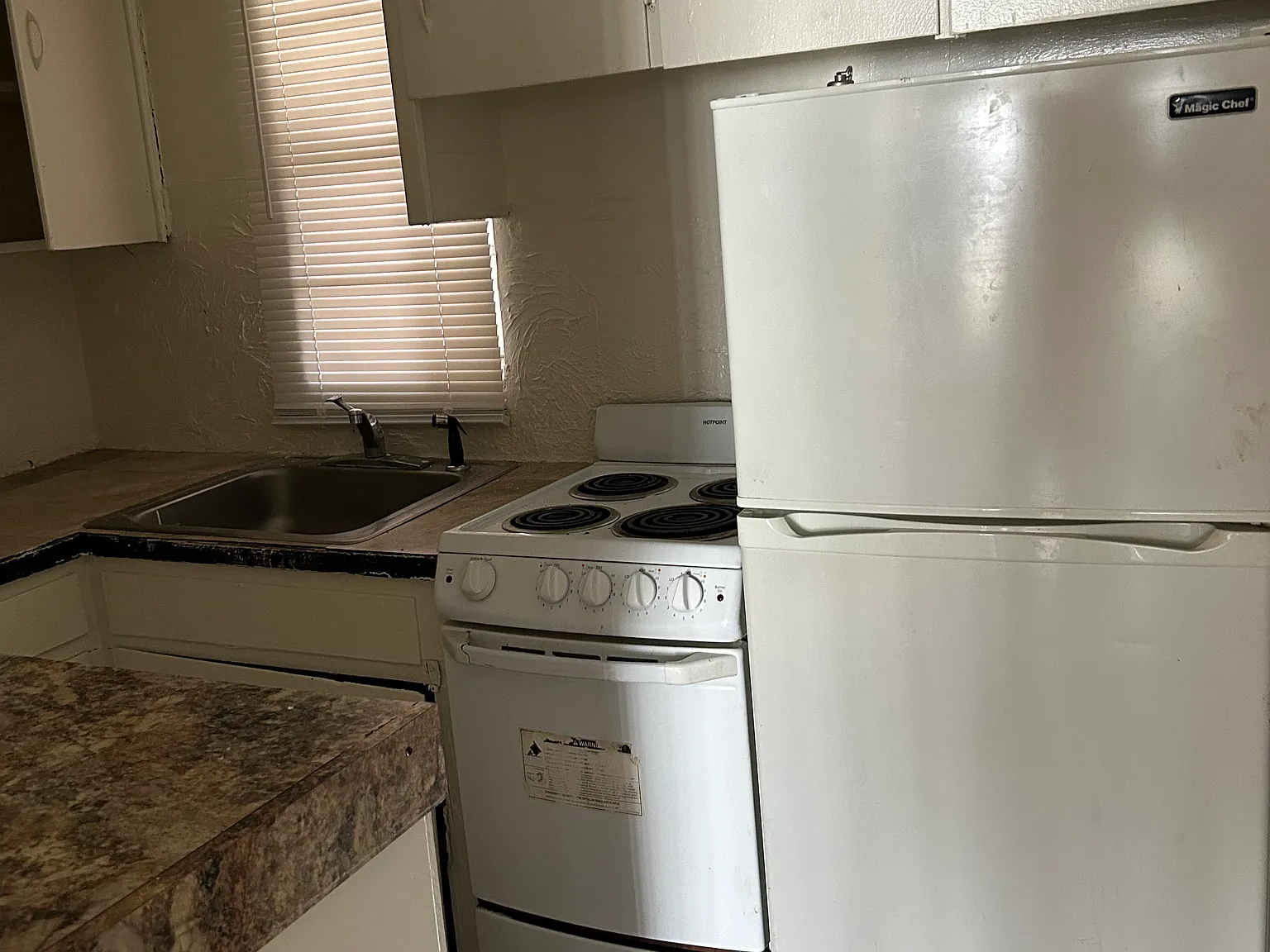 Studio, 300 sqft, $800 — Photo 1