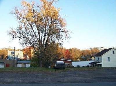 5th image of 33 Railroad Ave