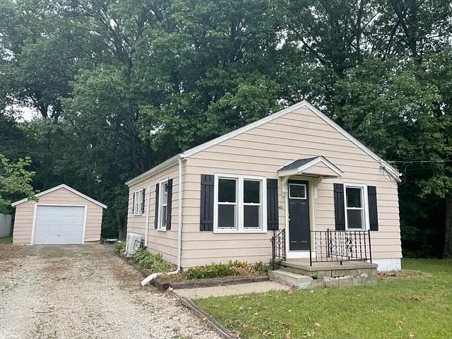 2 bed, 678 sqft, $1,100 — Photo 1