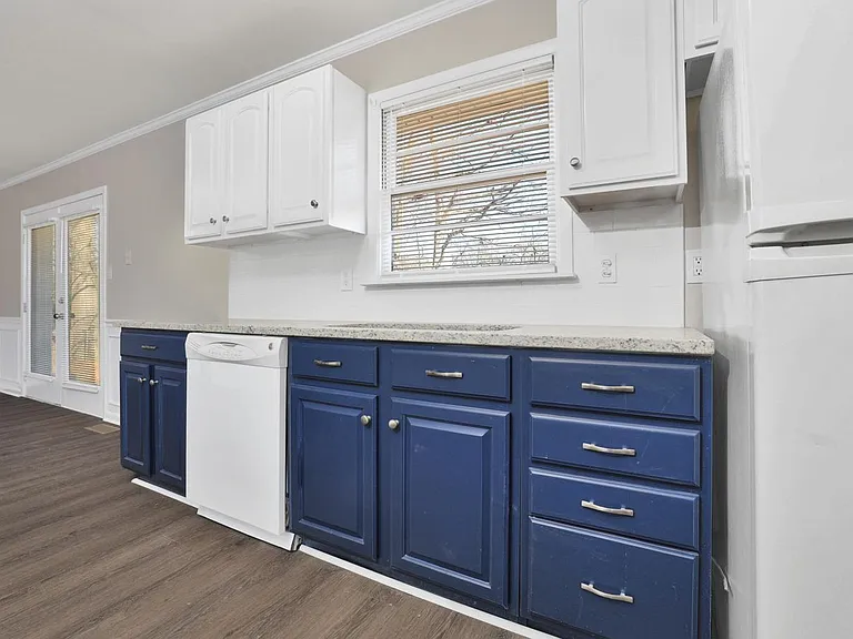 Please note _ the fridge is now a stainless steel one.