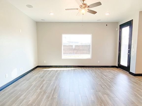 4th image of 1006 N Carol St