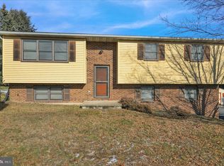 17 Birdsfoot Dr, Robesonia, PA 19551