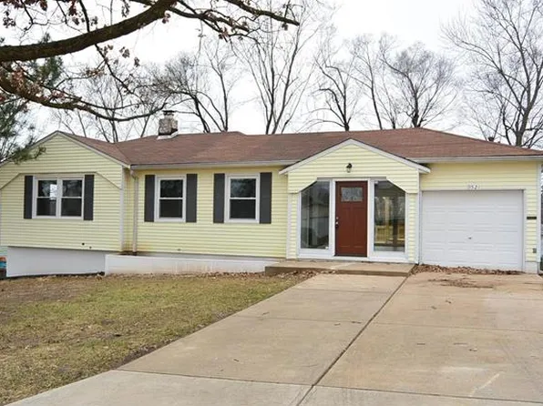 9521 Cantwell Dr, Saint Louis, MO 63123