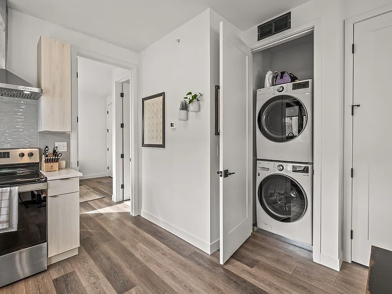 Olive Apartments — Photo 14