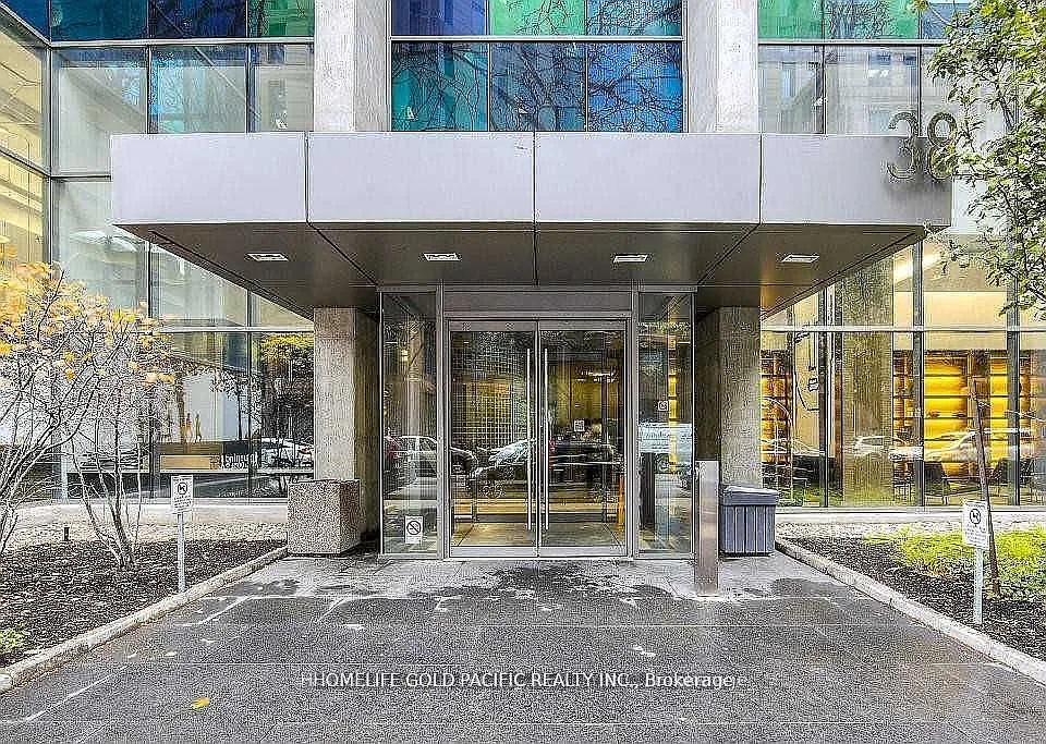 Building Photo - 38 Grenville St #305