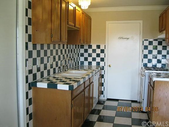 3rd image of 418 Granite St