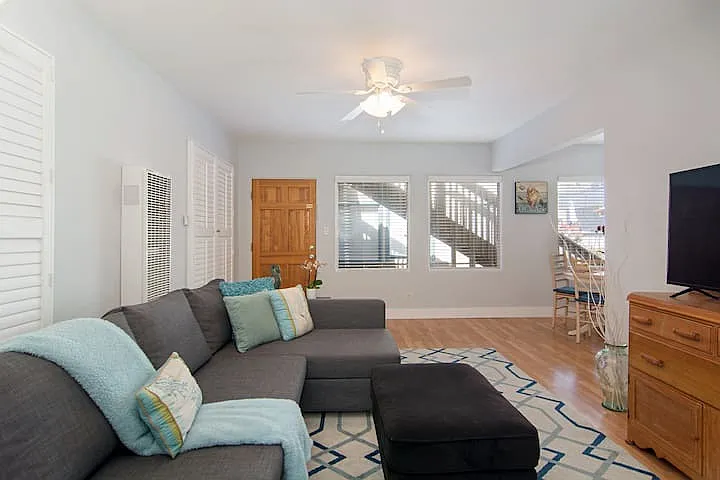 717 Whiting Ct — Photo 43
