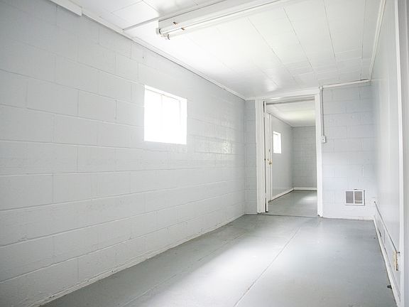 4th image of 95 1/2 S Shafer St #1