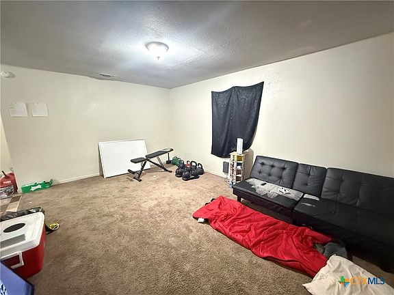 2nd image of 211 Hold St