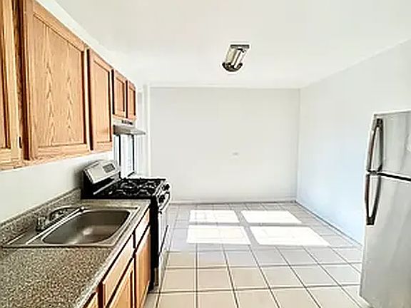 5th image of 3565 86th St APT 4B