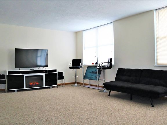 3rd image of 4300 W Ford City Dr APT 207
