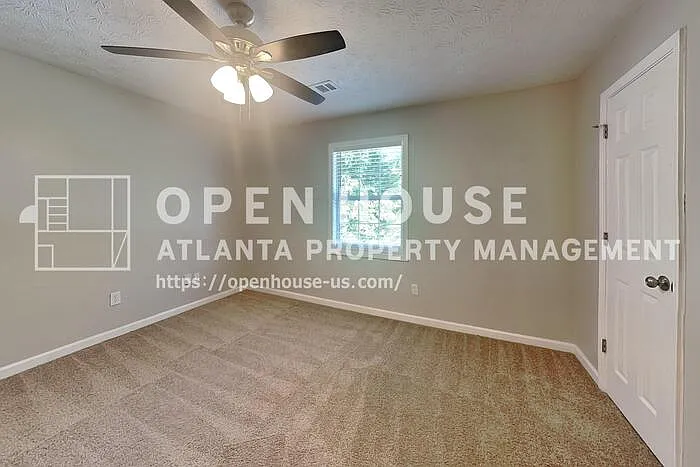 1395 Chalet Cir — Photo 11