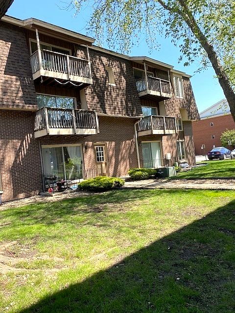 1st image of 5721 W 103rd St APT 303