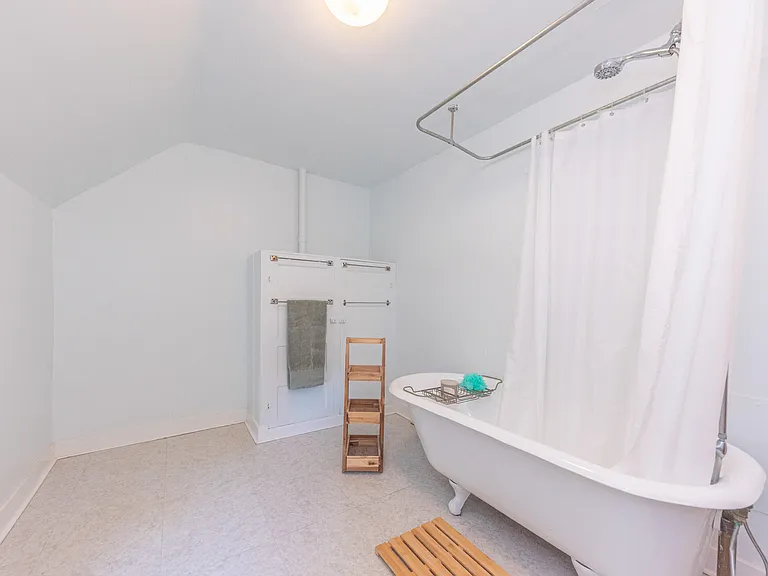 1123 W Huron St — Photo 42