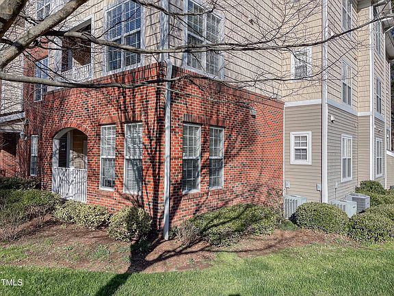 3rd image of 912 Providence Glen Dr