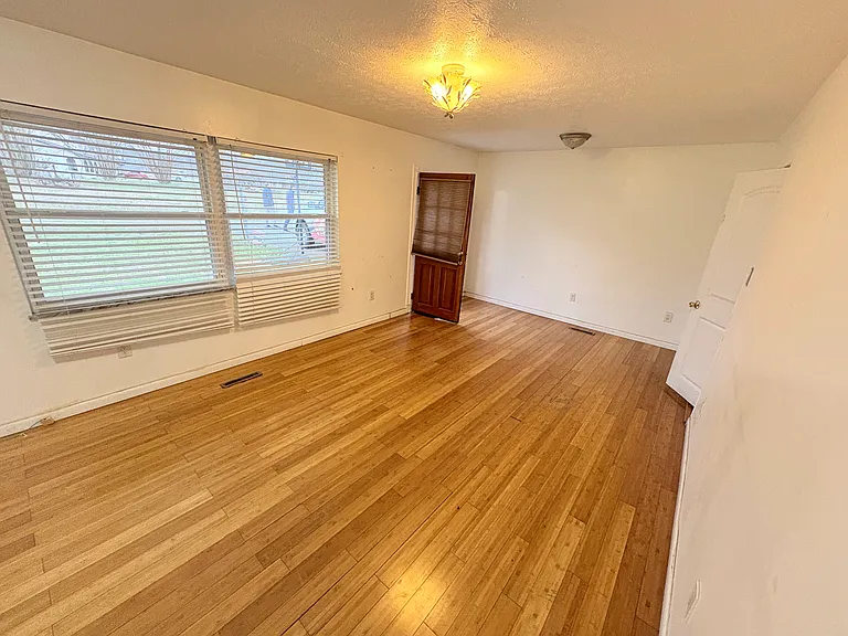 105 Lincoln Hts — Photo 8