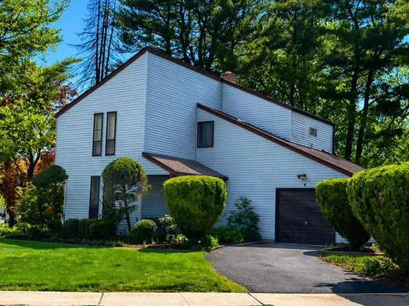4 Robertson Rd, East Windsor, NJ 08520