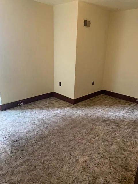 3 bed, 1200 sqft, $935 — Photo 2