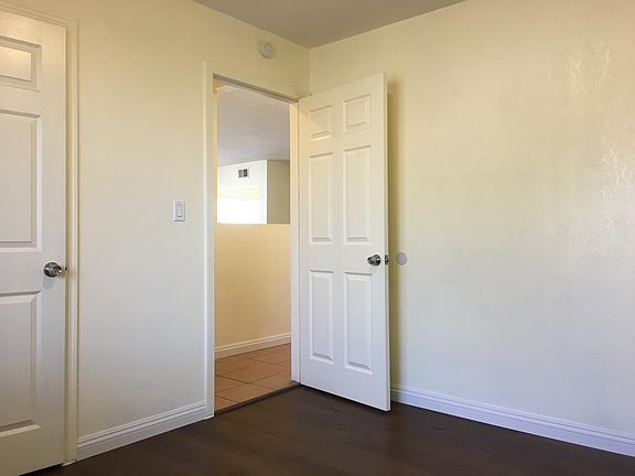 5th image of 403 Cabana Ave