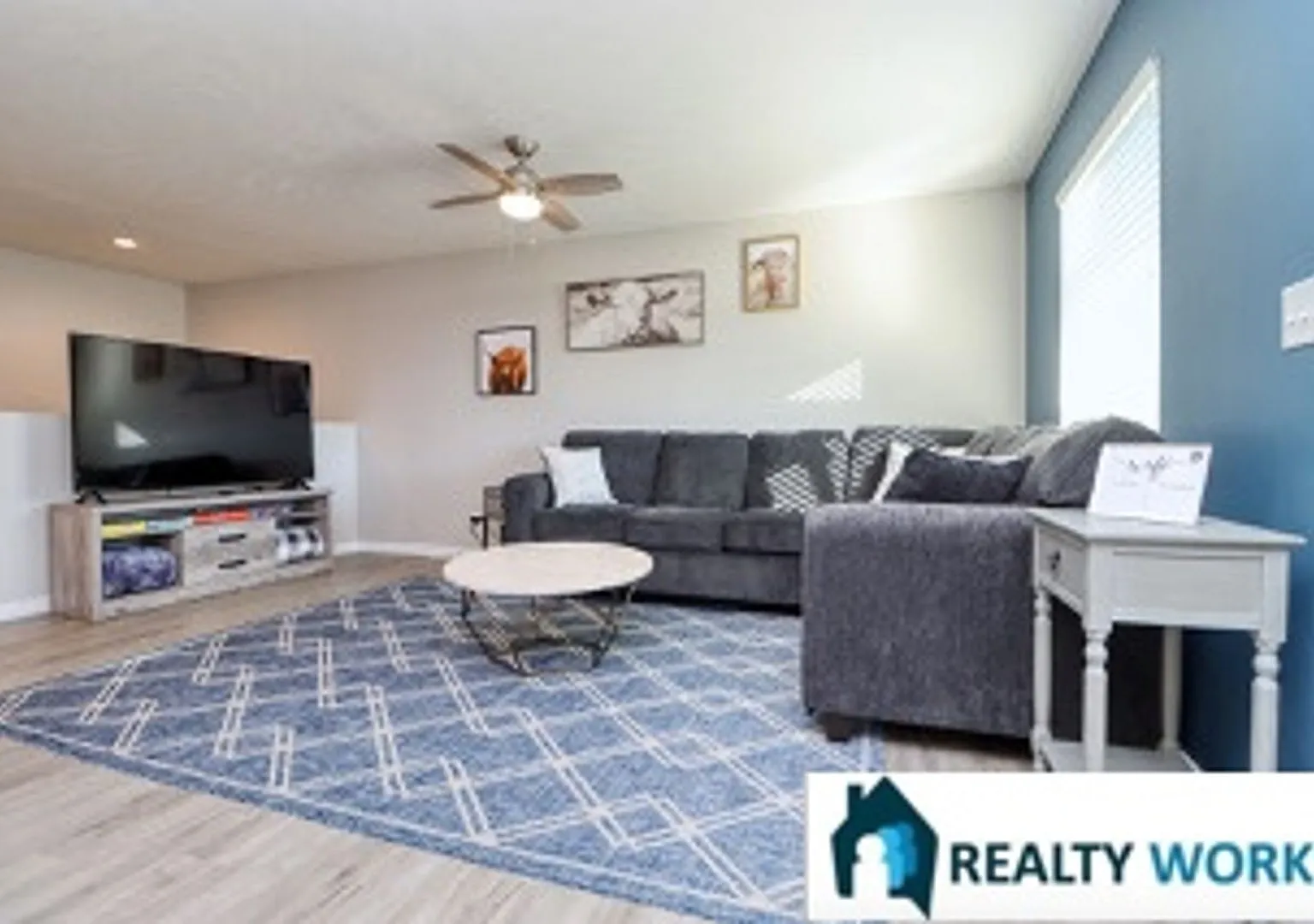 3 Bedroom, 2.5 Bath townhome in great location — Photo 3