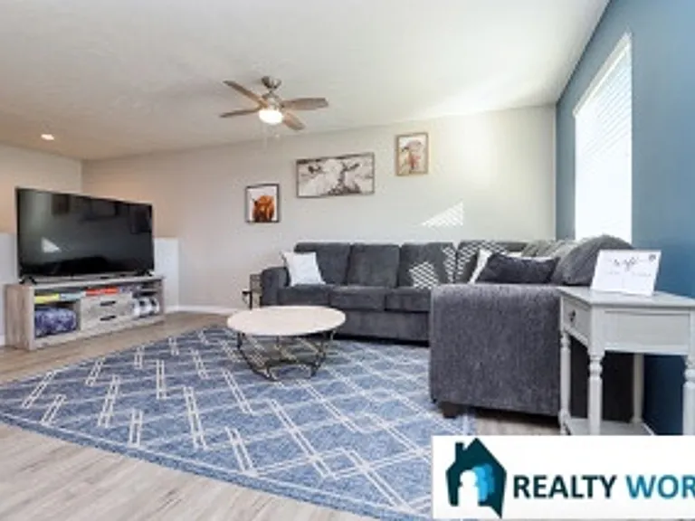 4547 Lewis Ave — Photo 3