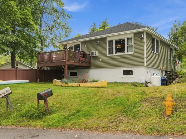 39 Lakeview Dr, Leominster, MA 01453