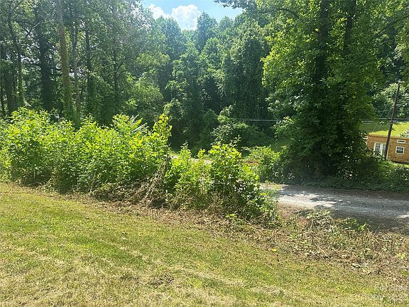 3rd image of 106 & 108 Moore Dr