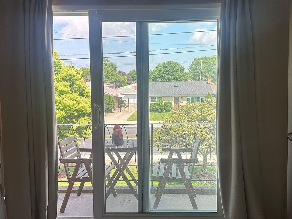 2nd image of 10524 S Pulaski Rd APT 3SE